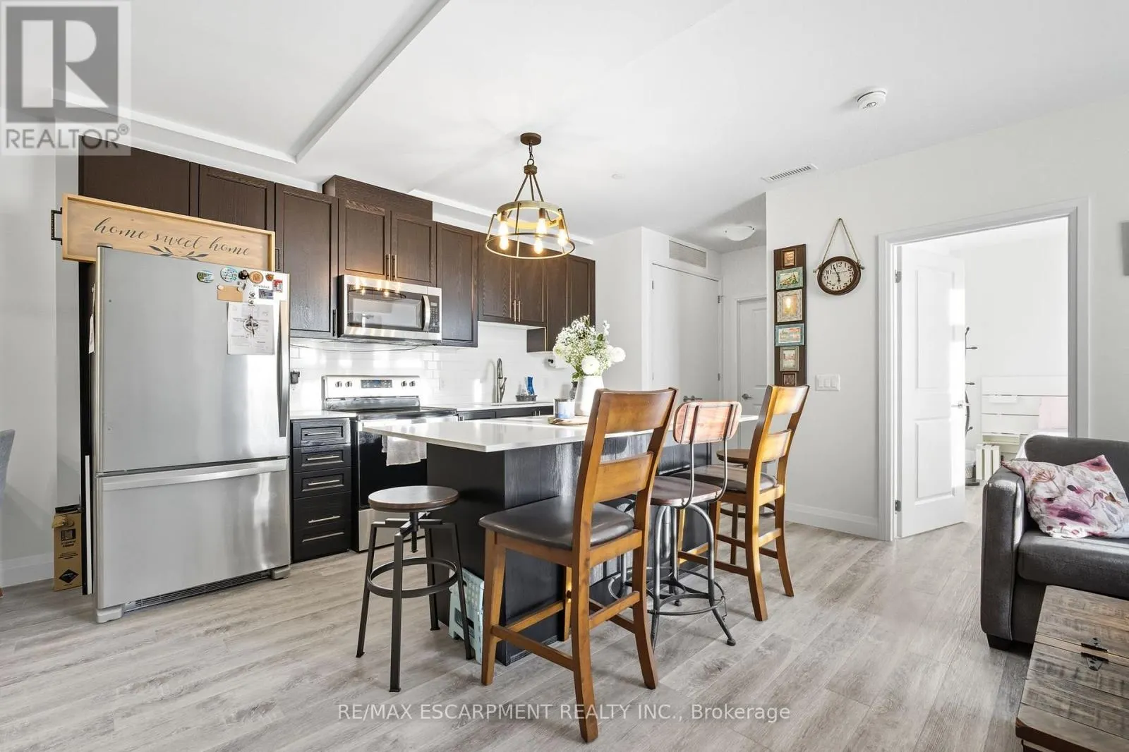 426 - 1 REDFERN AVENUE