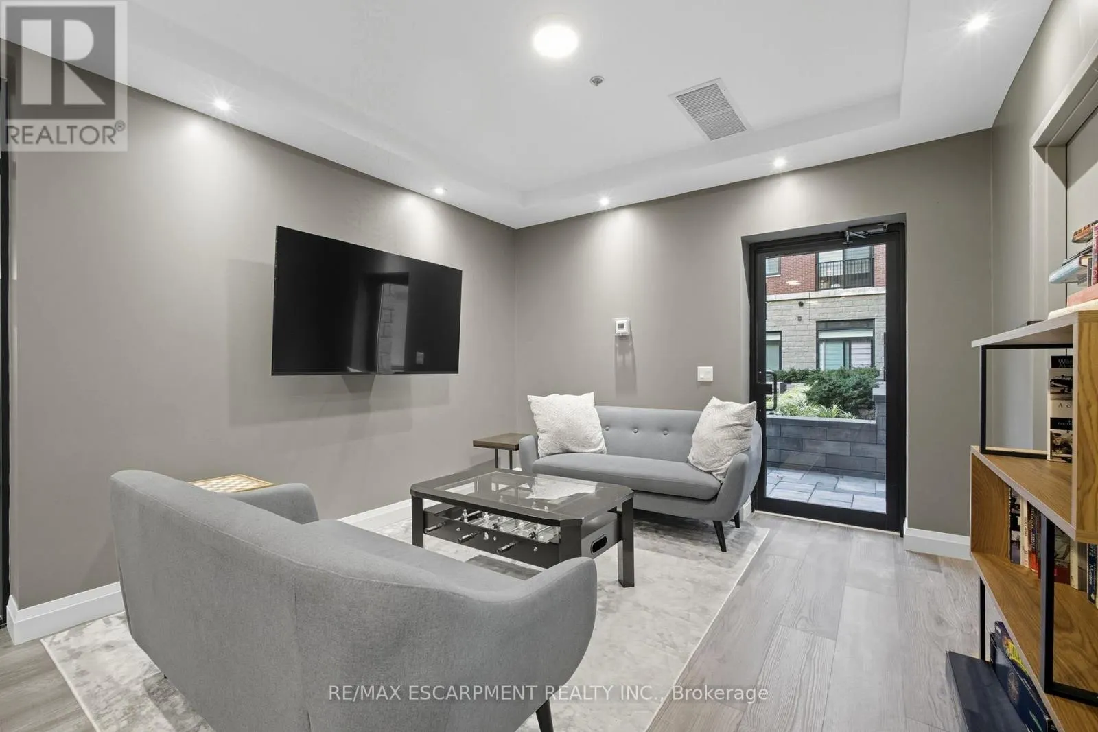 426 - 1 REDFERN AVENUE
