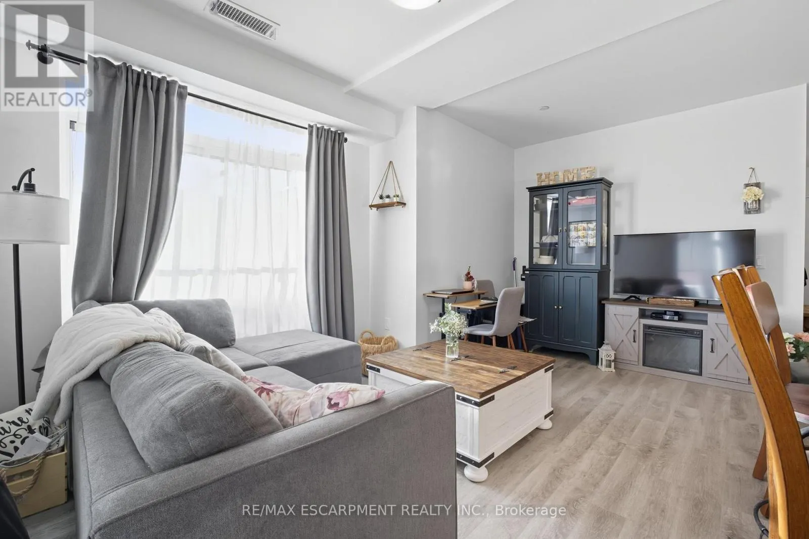 426 - 1 REDFERN AVENUE