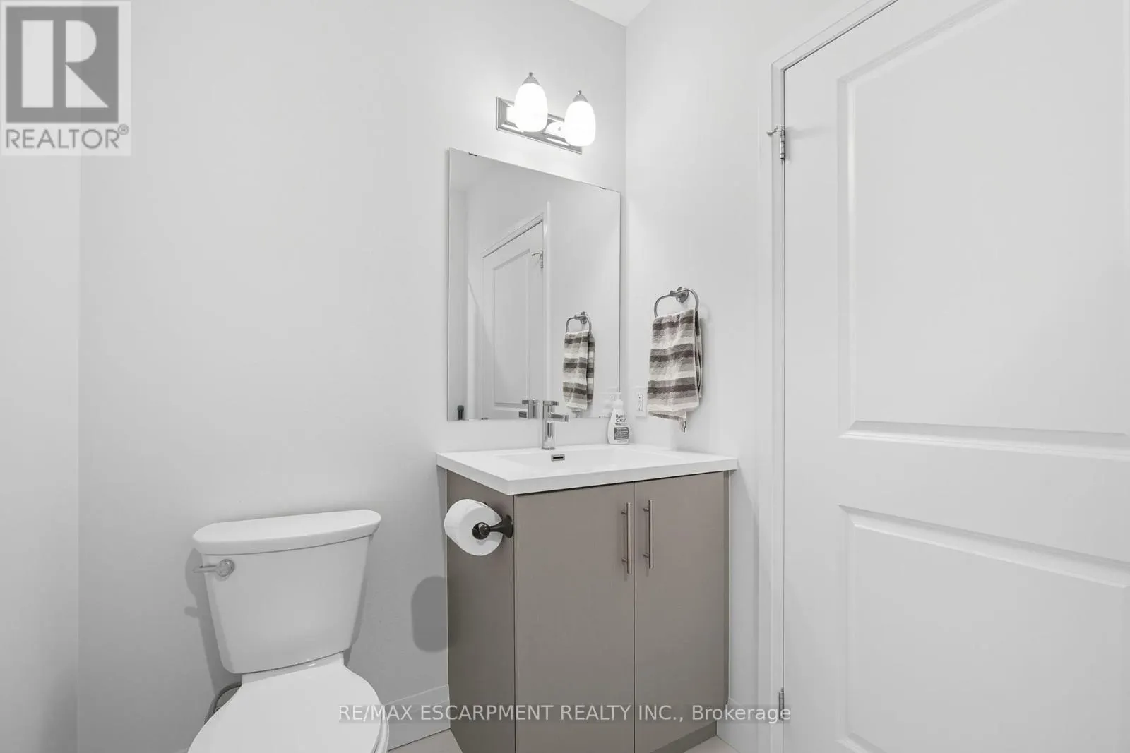426 - 1 REDFERN AVENUE