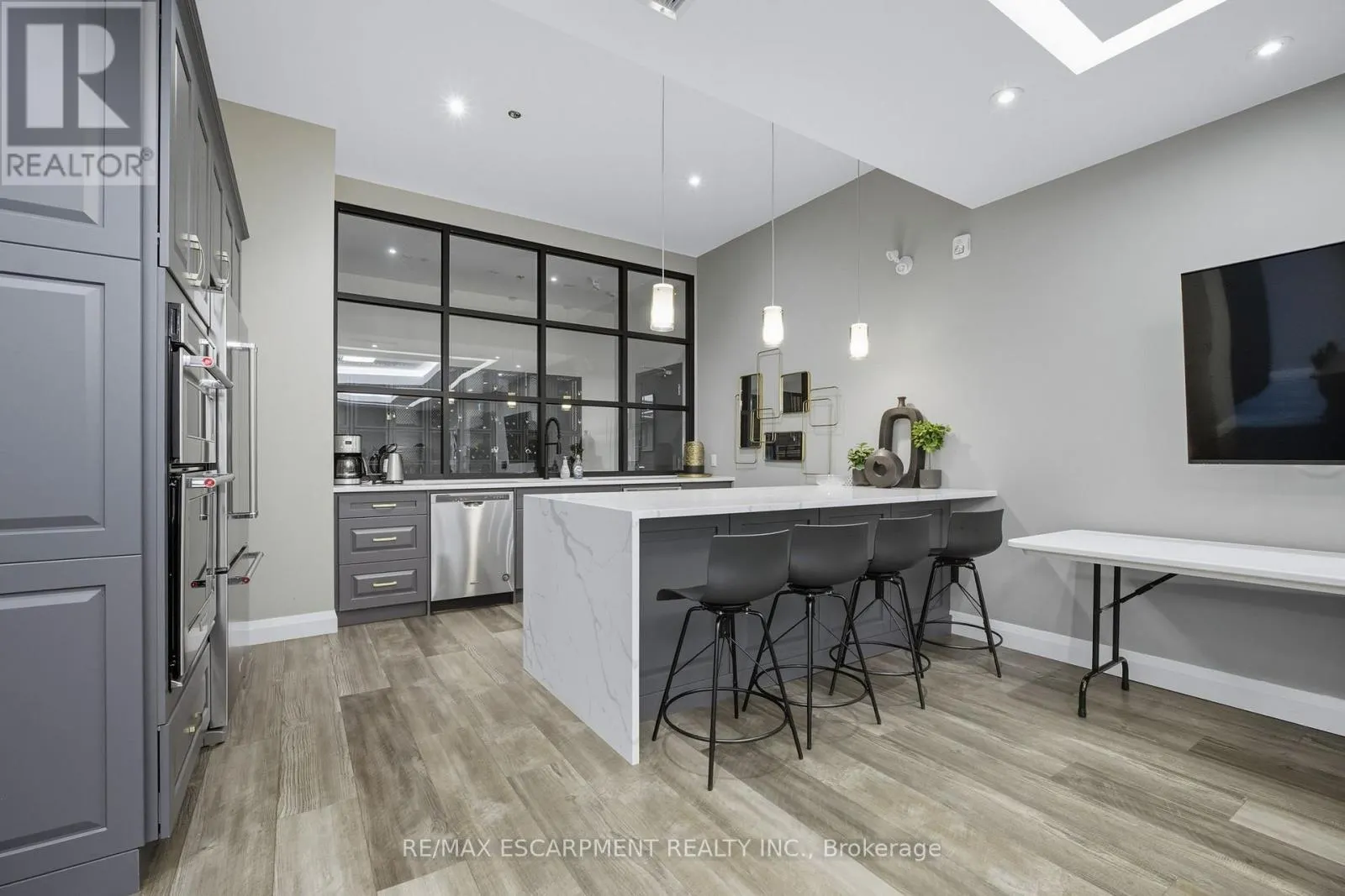 426 - 1 REDFERN AVENUE