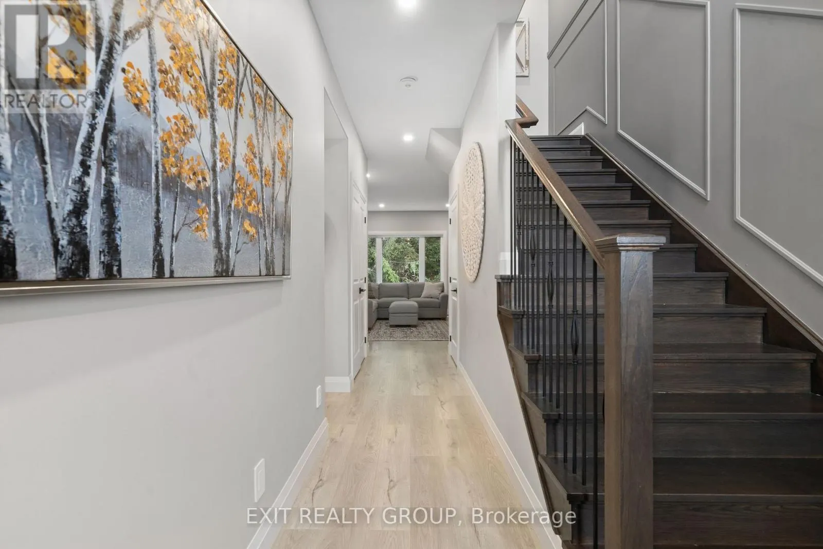 4 MACKENZIE JOHN CRESCENT