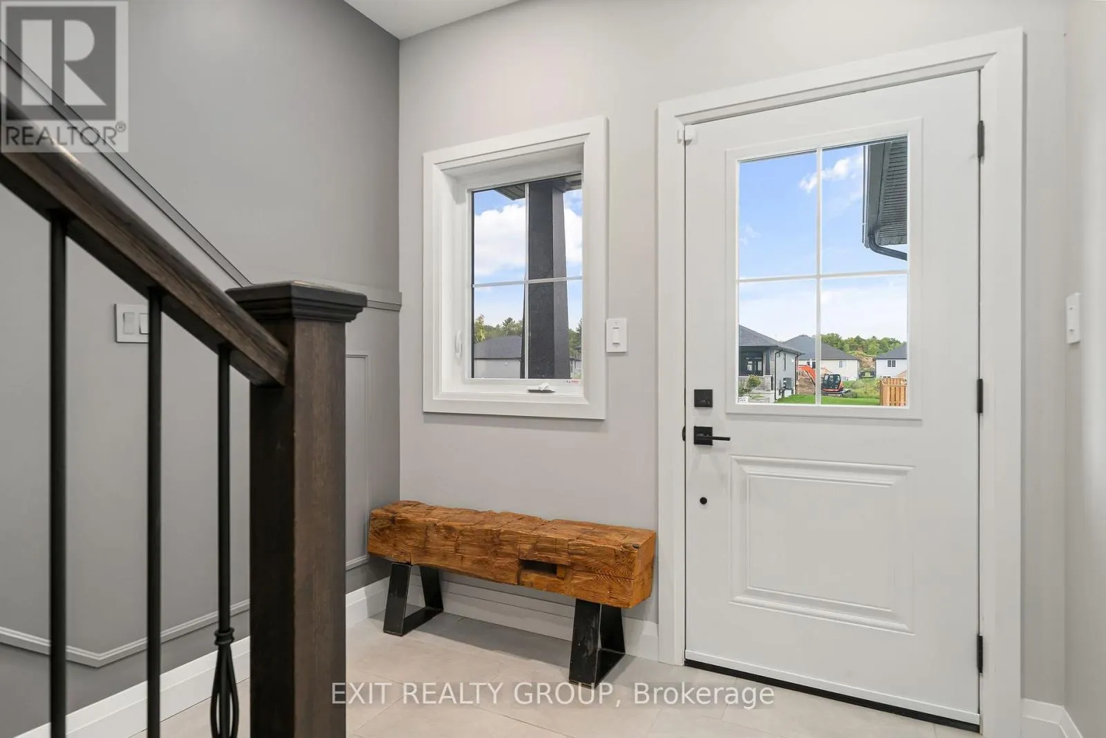 4 MACKENZIE JOHN CRESCENT