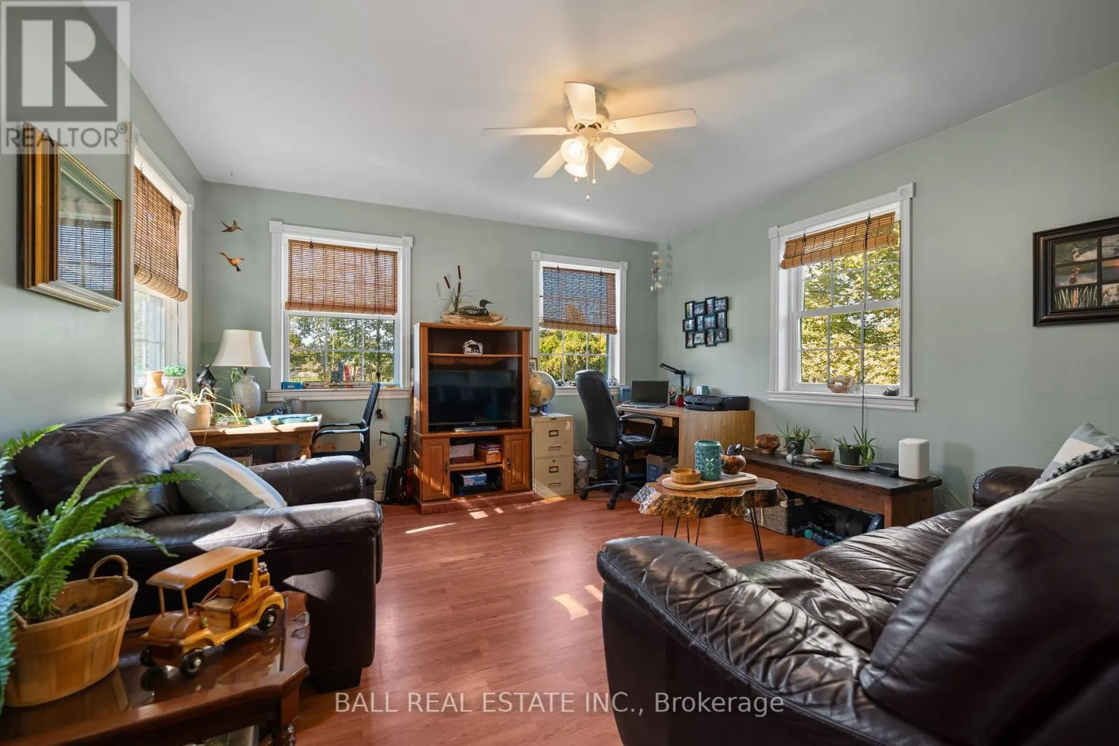 78 THOMAS DRIVE