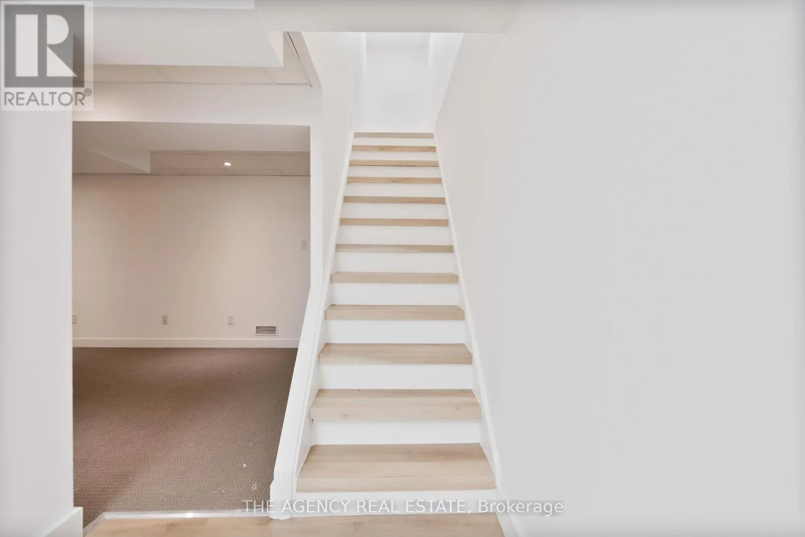38 HUNT VILLAGE CRESCENT
