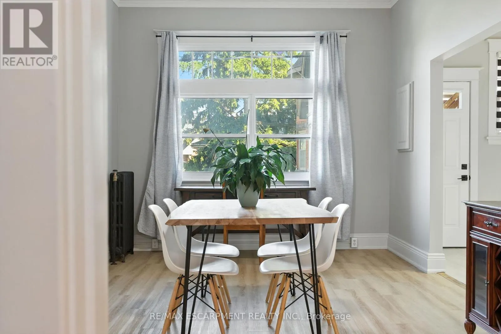 3 - 54 DUFFERIN AVENUE