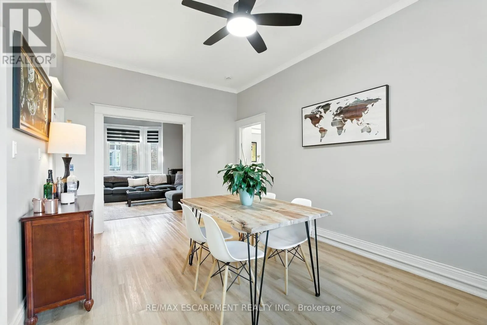 3 - 54 DUFFERIN AVENUE