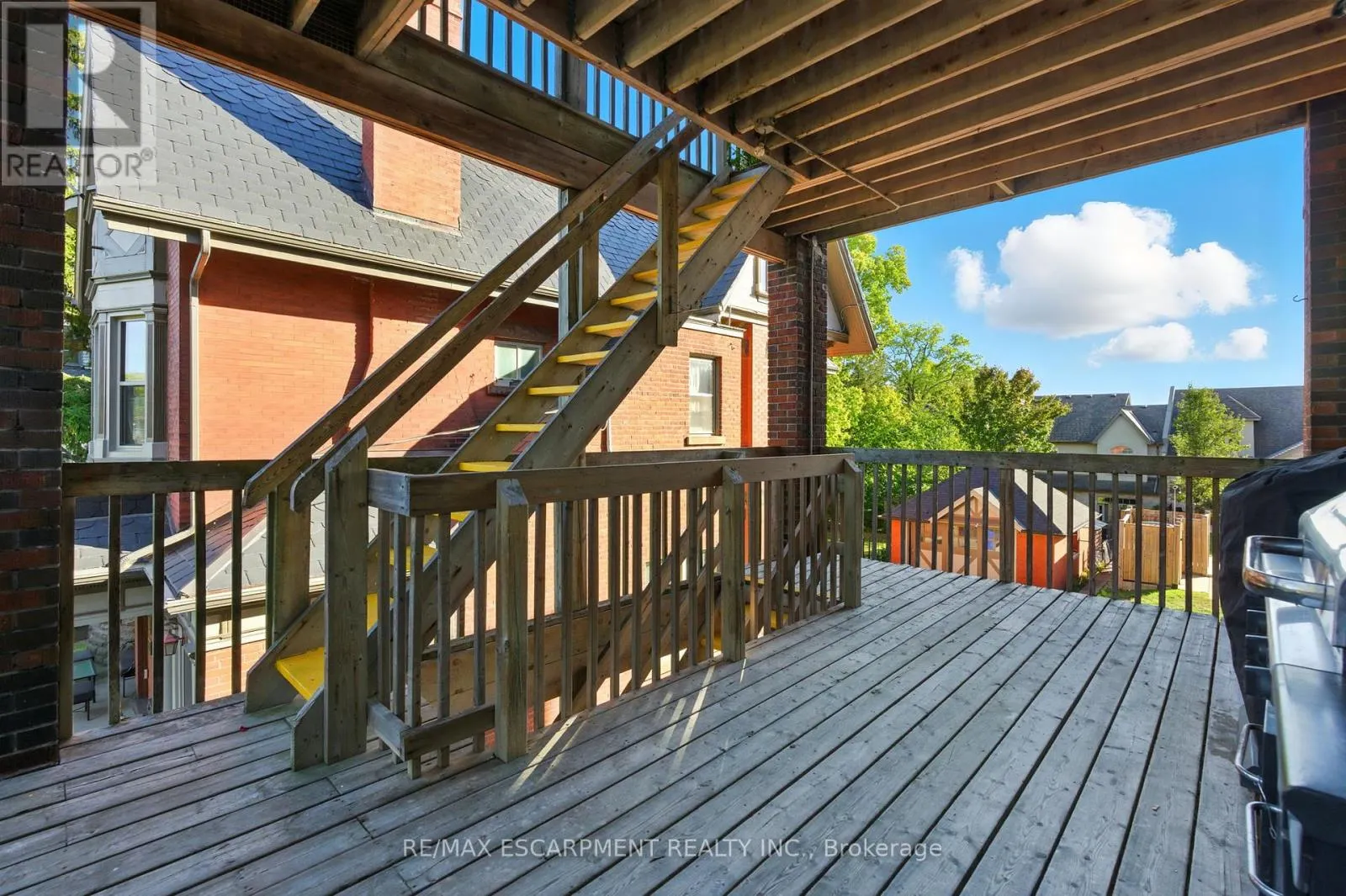 3 - 54 DUFFERIN AVENUE