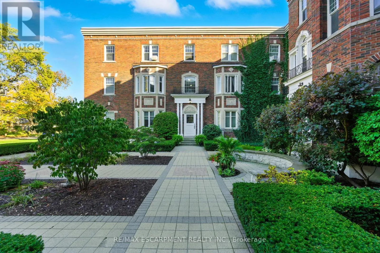 3 - 54 DUFFERIN AVENUE