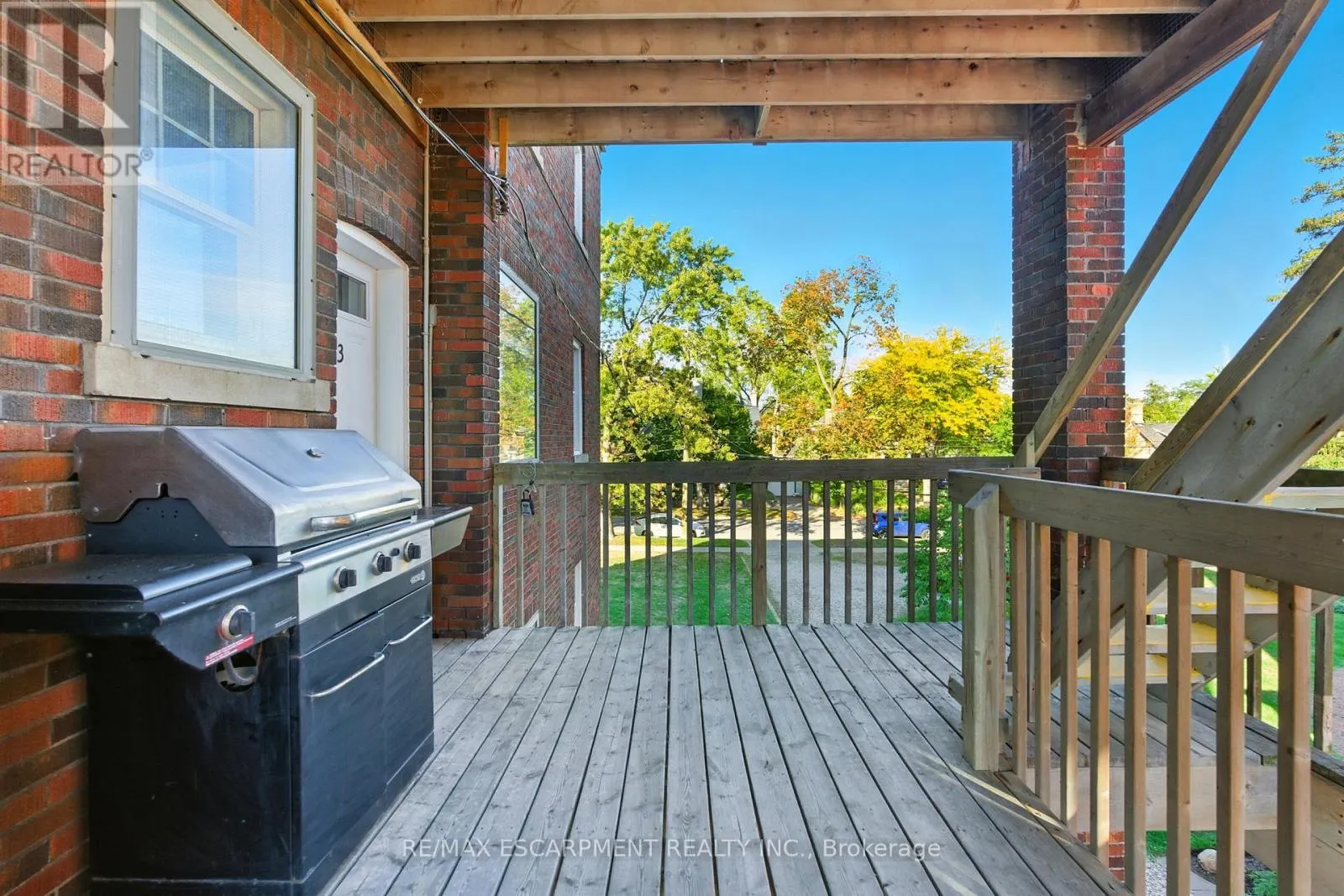 3 - 54 DUFFERIN AVENUE