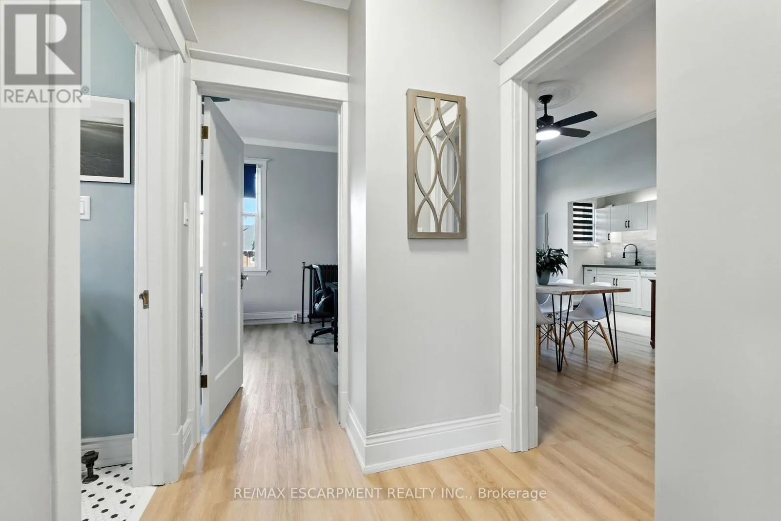3 - 54 DUFFERIN AVENUE