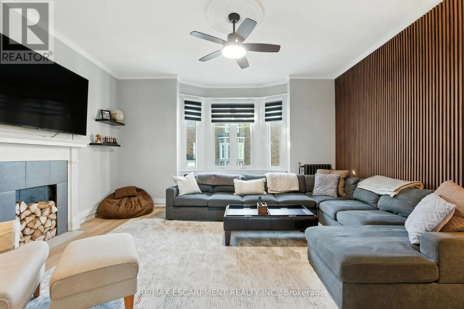 3 - 54 DUFFERIN AVENUE