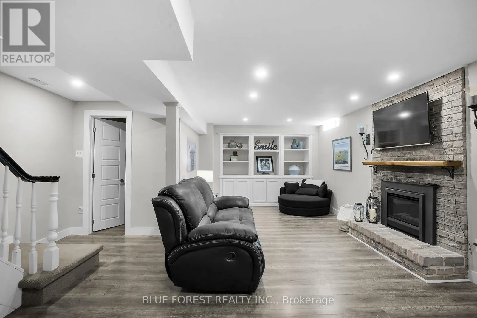 90 EDMUNDS CRESCENT