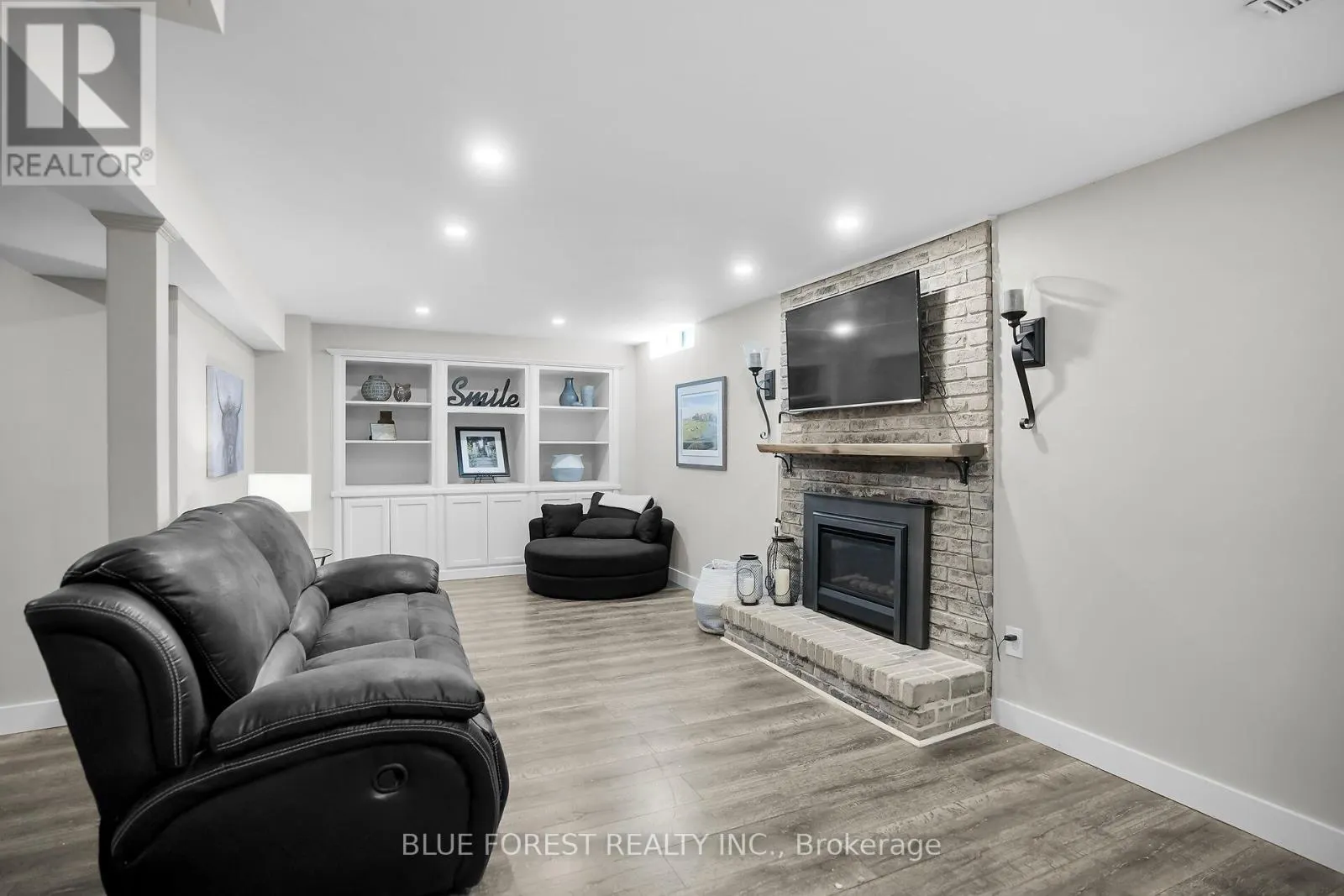 90 EDMUNDS CRESCENT