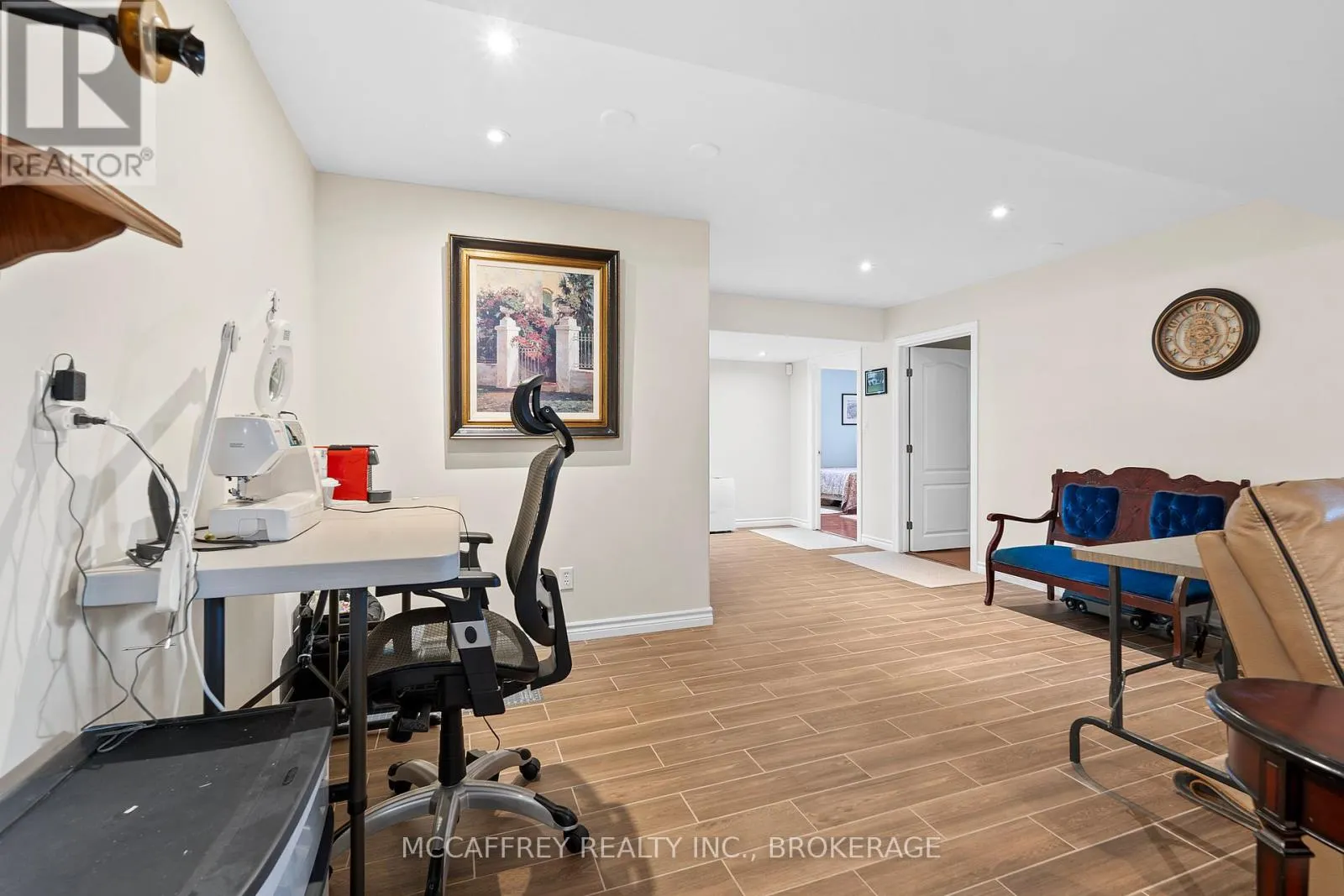 27 ASHWOOD CRESCENT