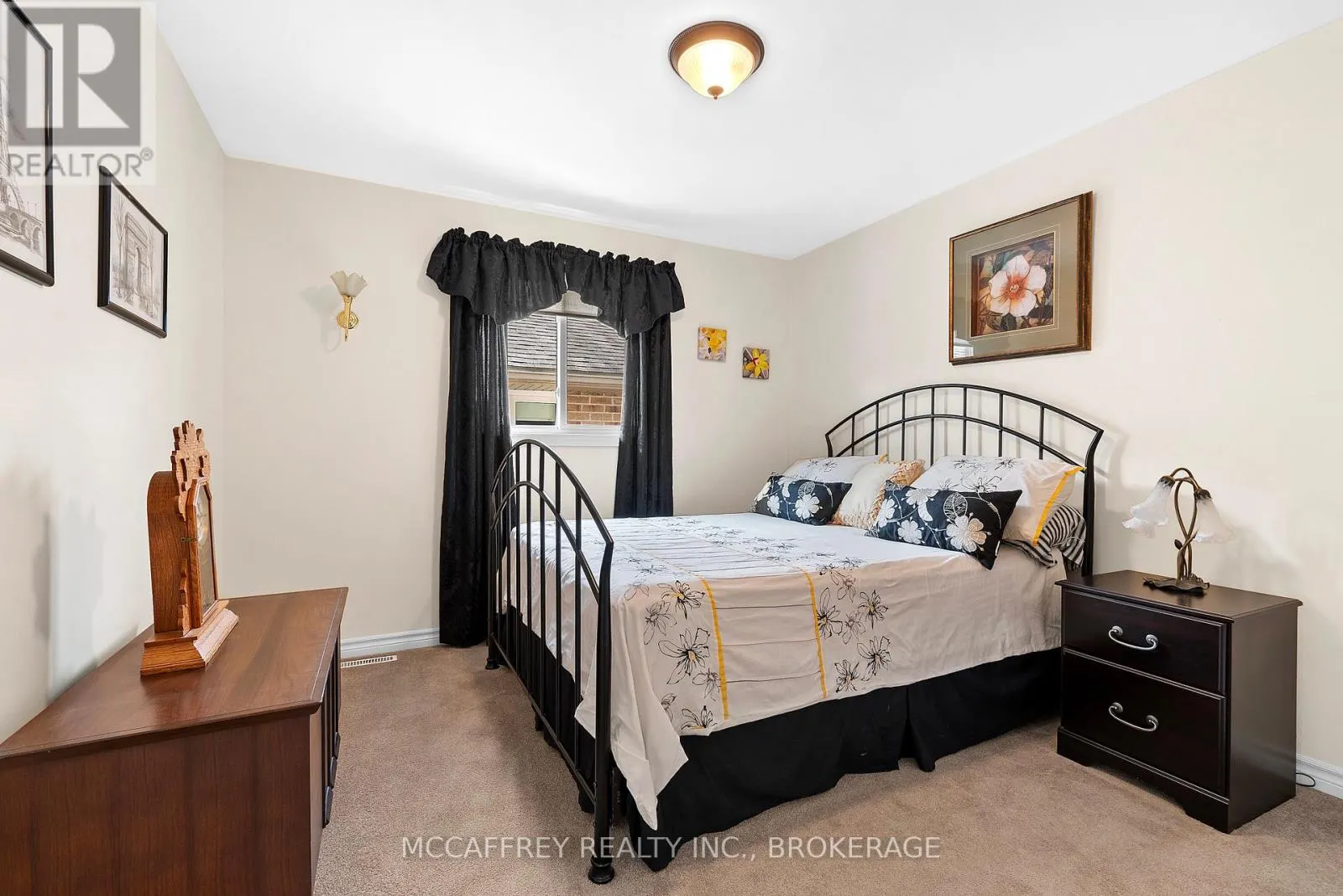 27 ASHWOOD CRESCENT