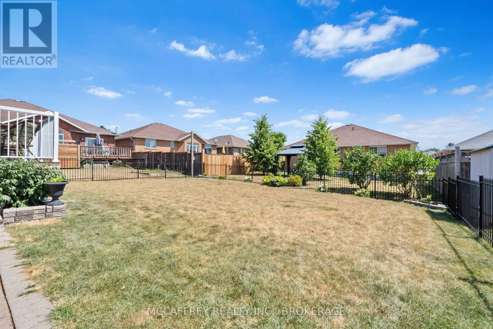 27 ASHWOOD CRESCENT