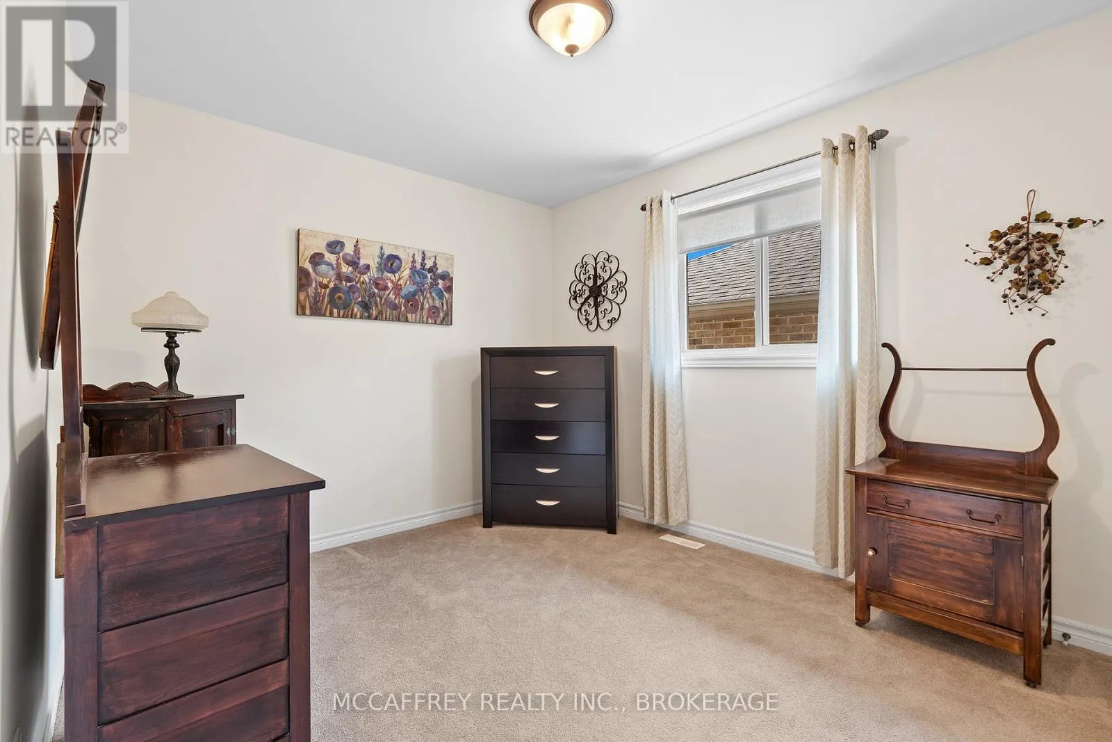 27 ASHWOOD CRESCENT