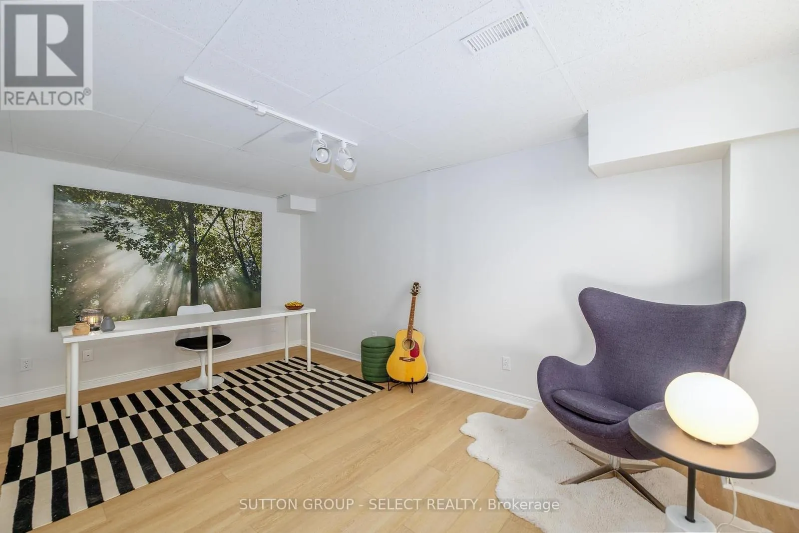 B - 608 ROYAL BEECH DRIVE, #B