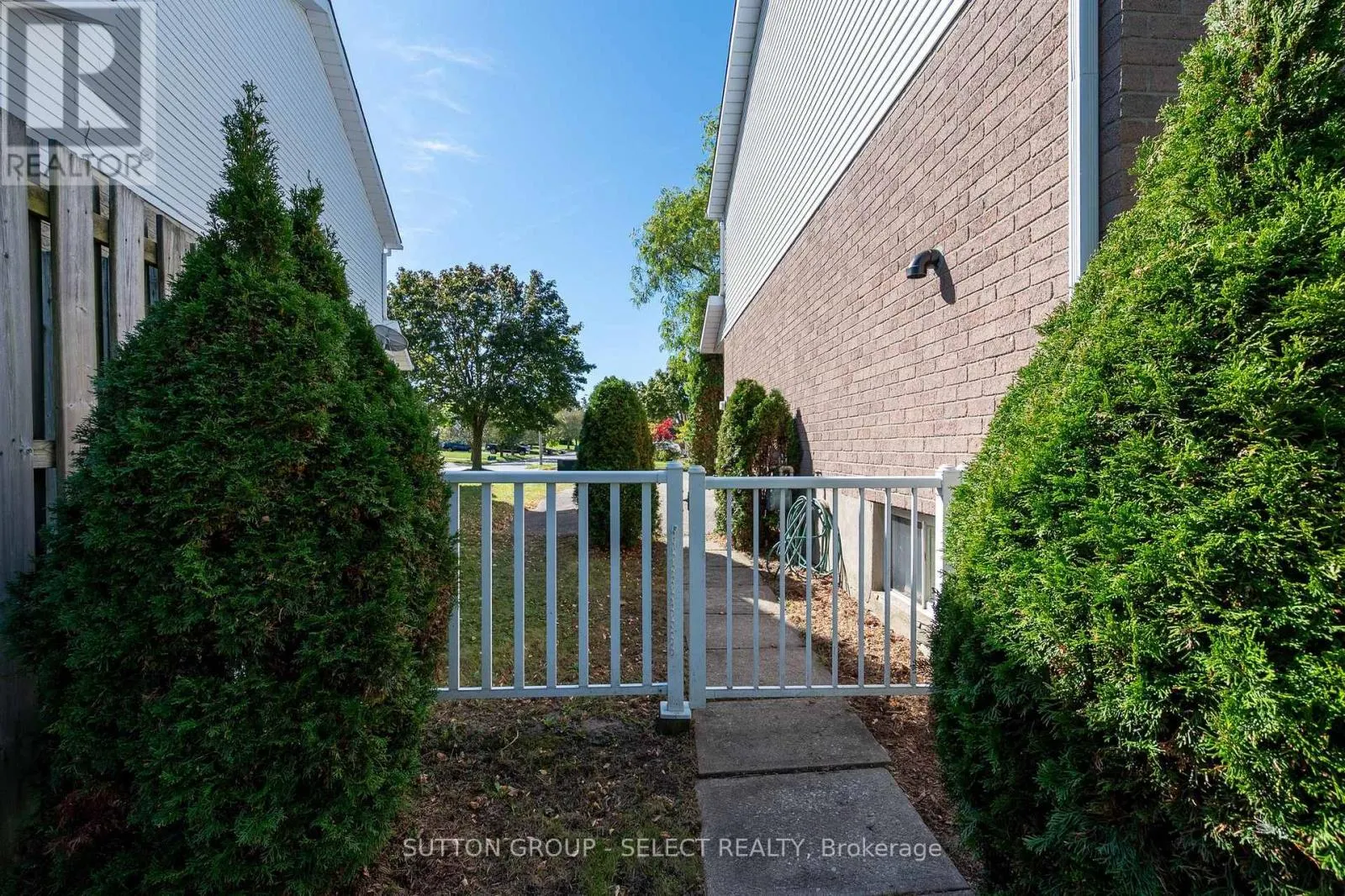 B - 608 ROYAL BEECH DRIVE, #B