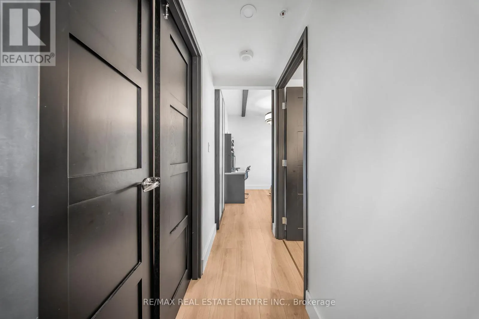 909 - 145 COLUMBIA STREET W