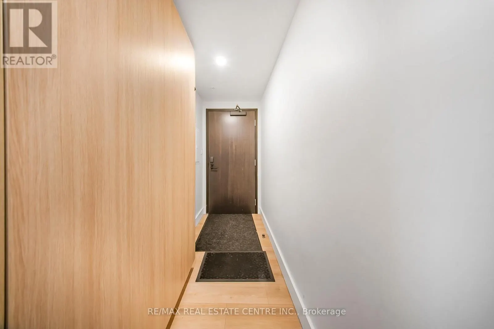 909 - 145 COLUMBIA STREET W