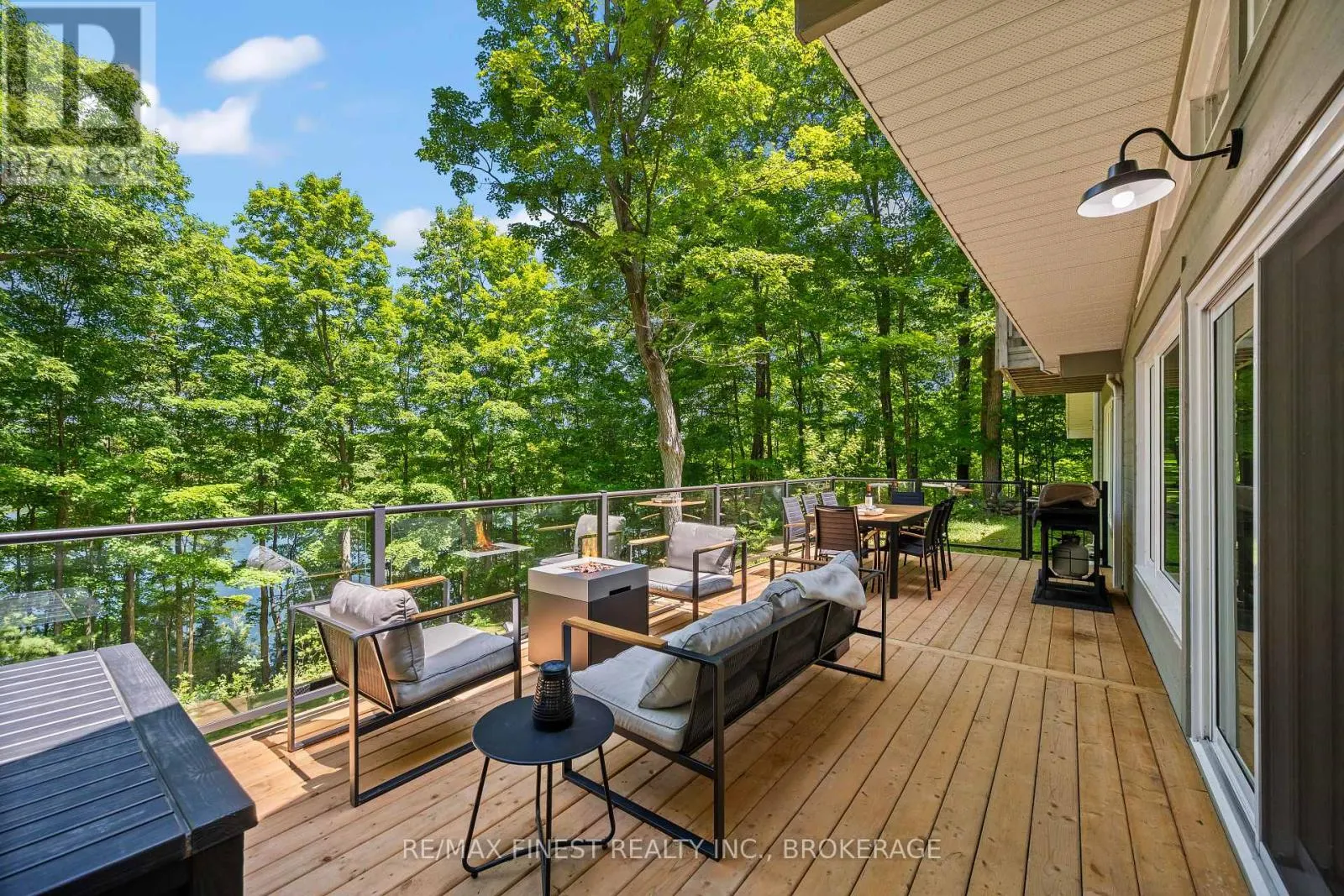 32 OAKWOOD LANE