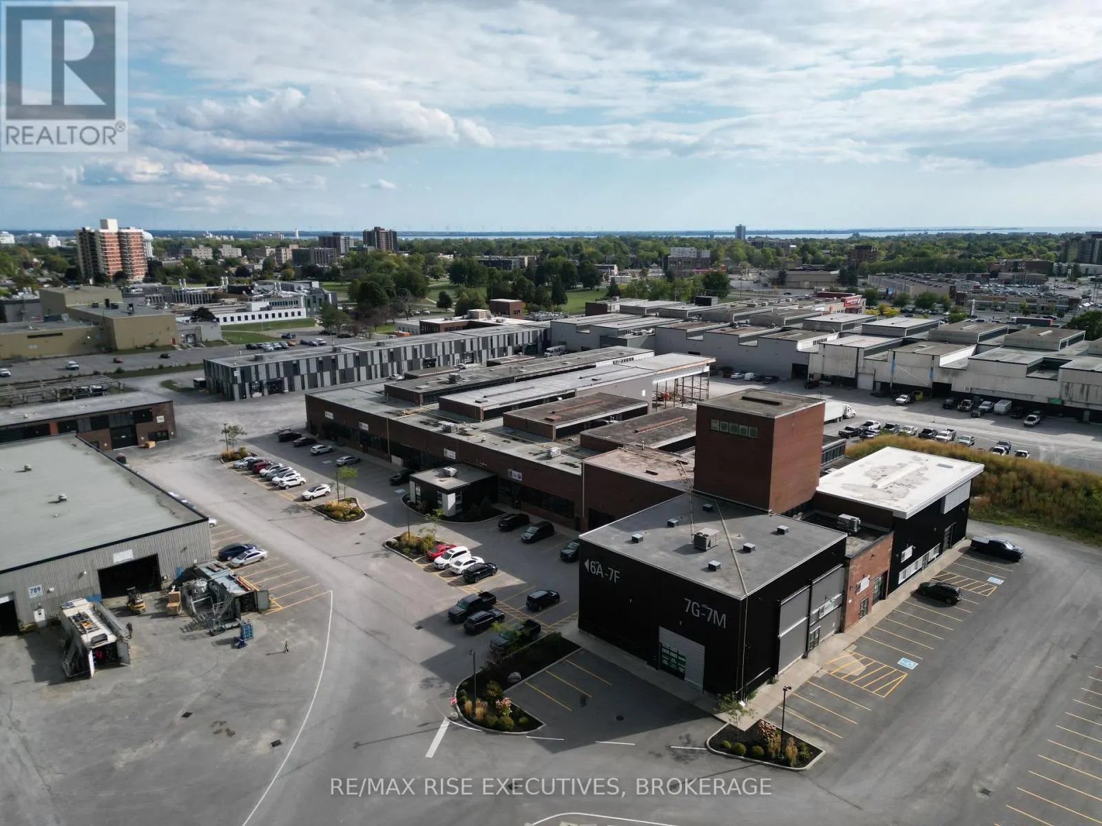 7L & 7M - 785 SIR JOHN A MACDONALD BOULEVARD, #7L & 7M