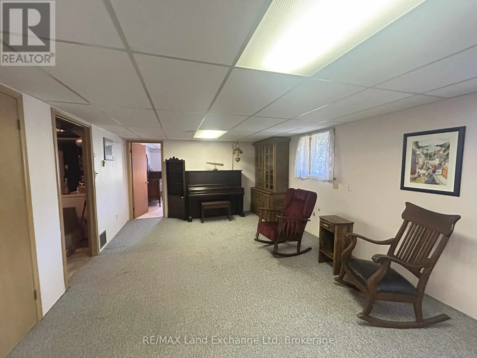 38 HILLCREST STREET W