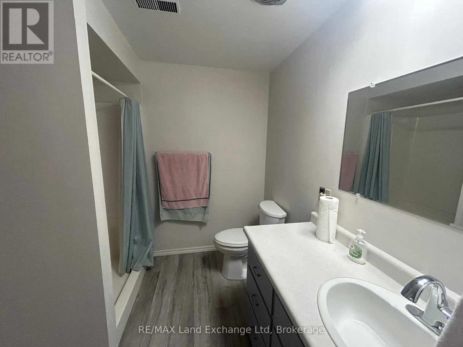 38 HILLCREST STREET W