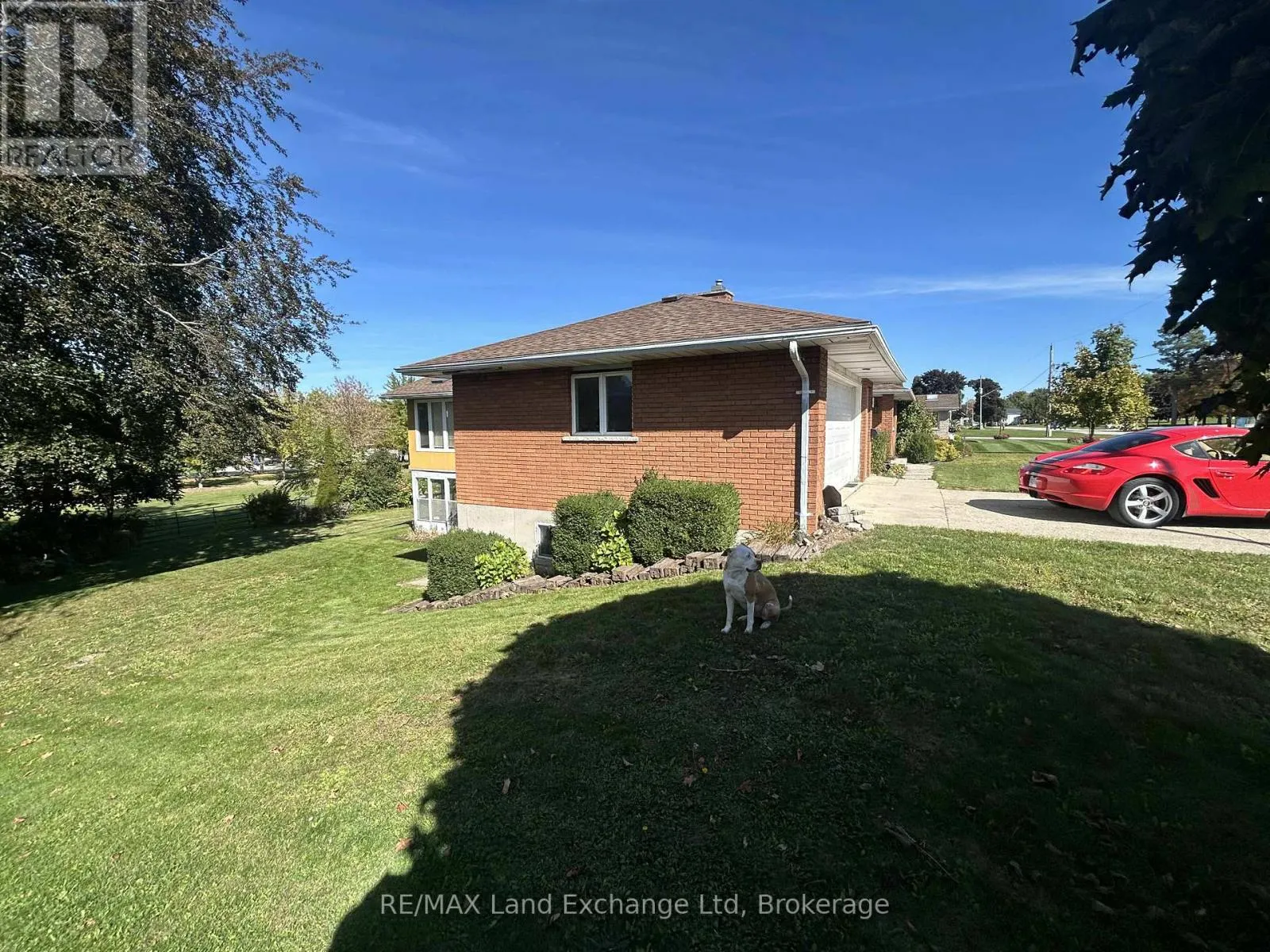 38 HILLCREST STREET W