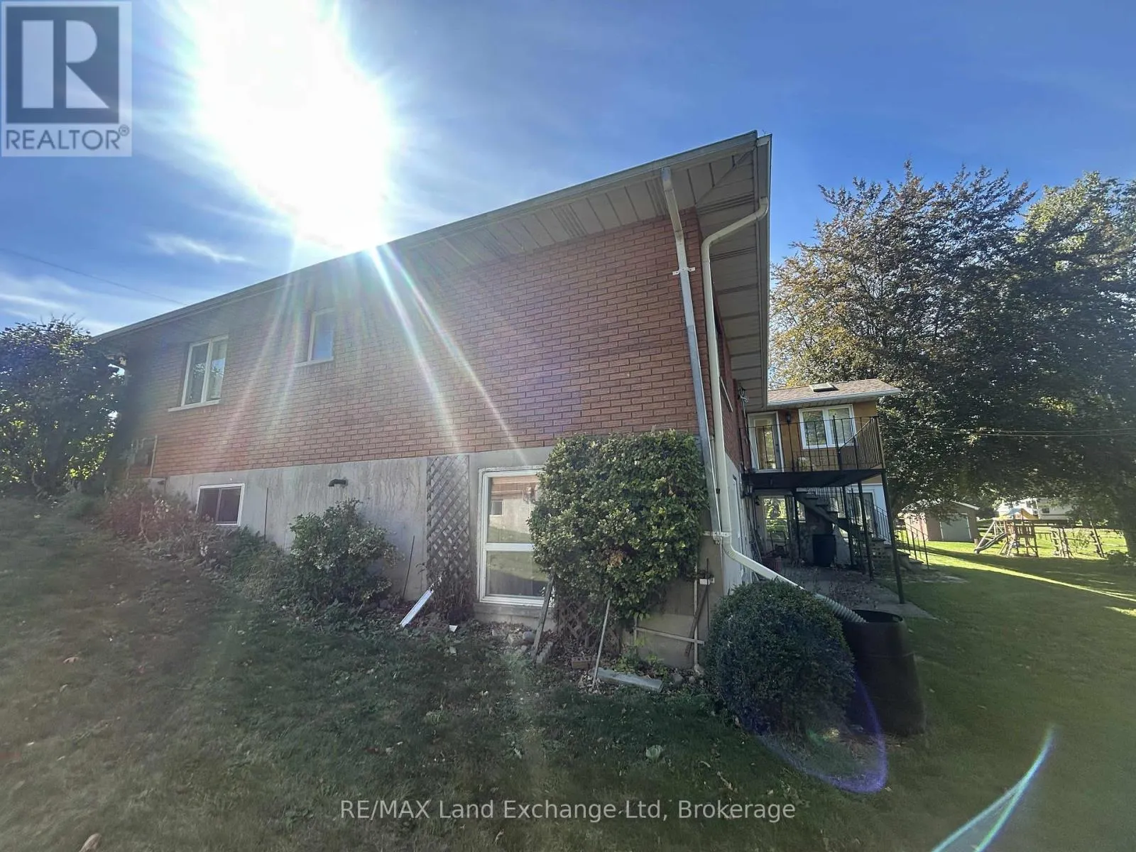 38 HILLCREST STREET W