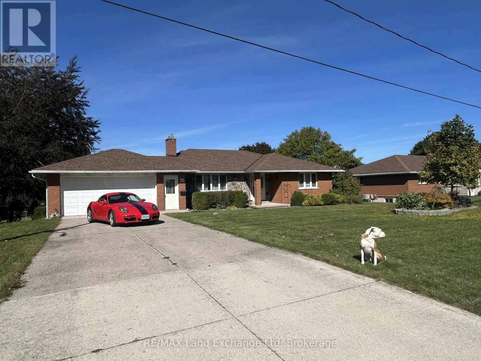 38 HILLCREST STREET W