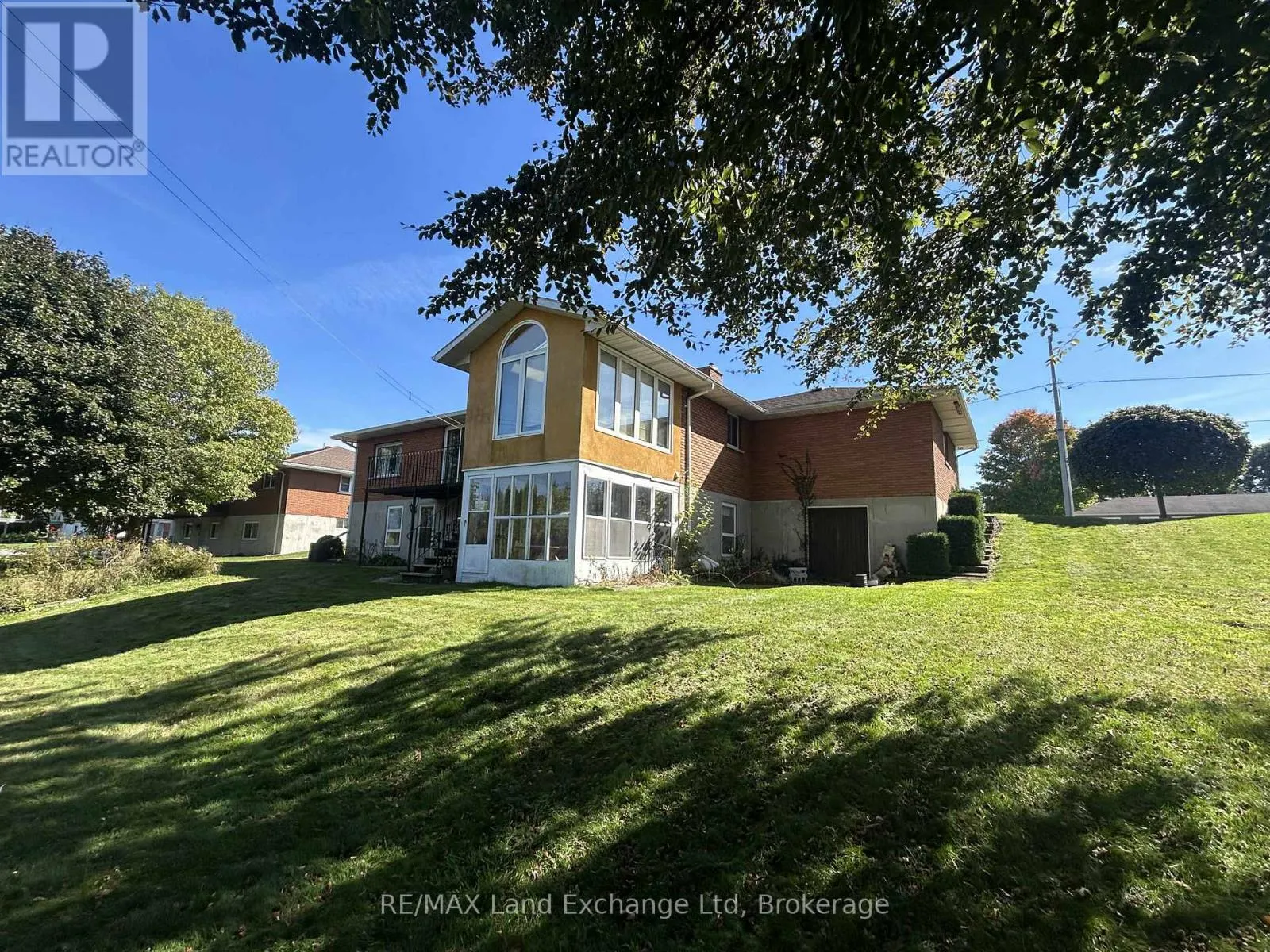 38 HILLCREST STREET W