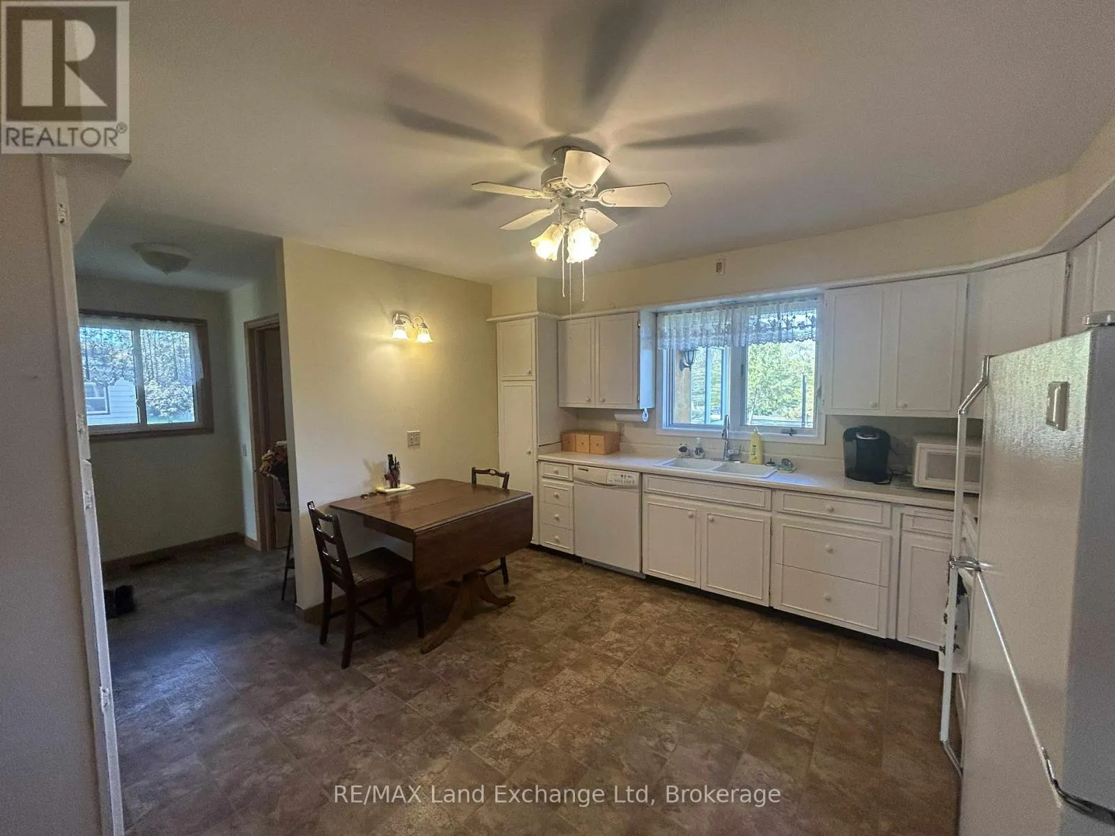 38 HILLCREST STREET W
