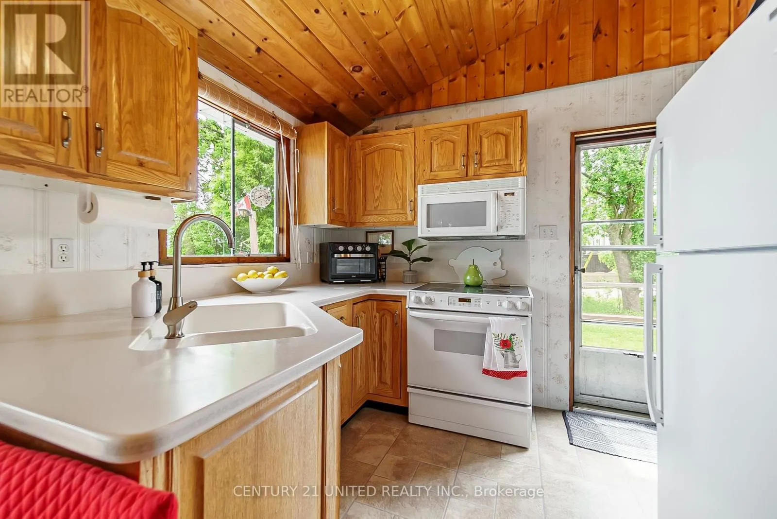 37 LAKESHORE ROAD