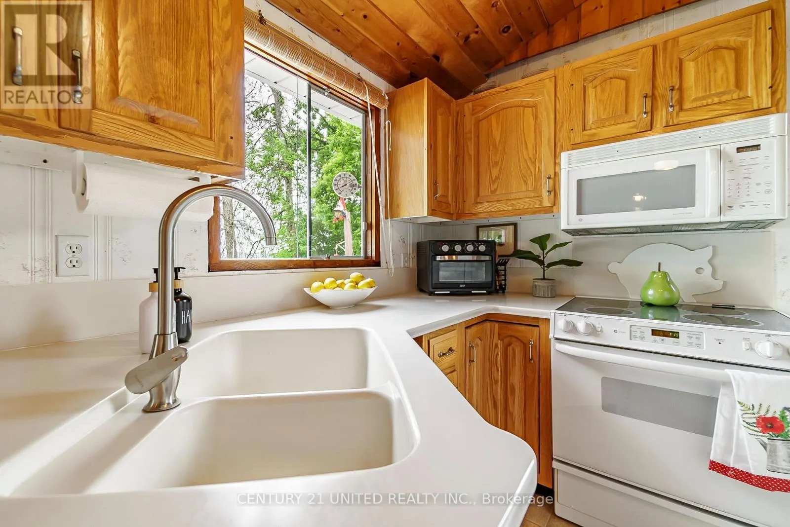 37 LAKESHORE ROAD