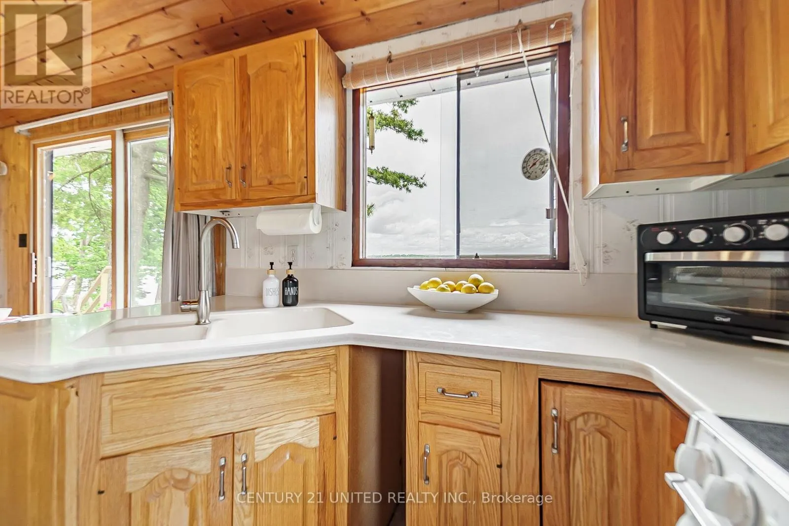 37 LAKESHORE ROAD