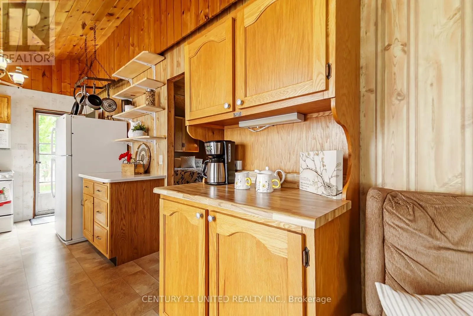 37 LAKESHORE ROAD
