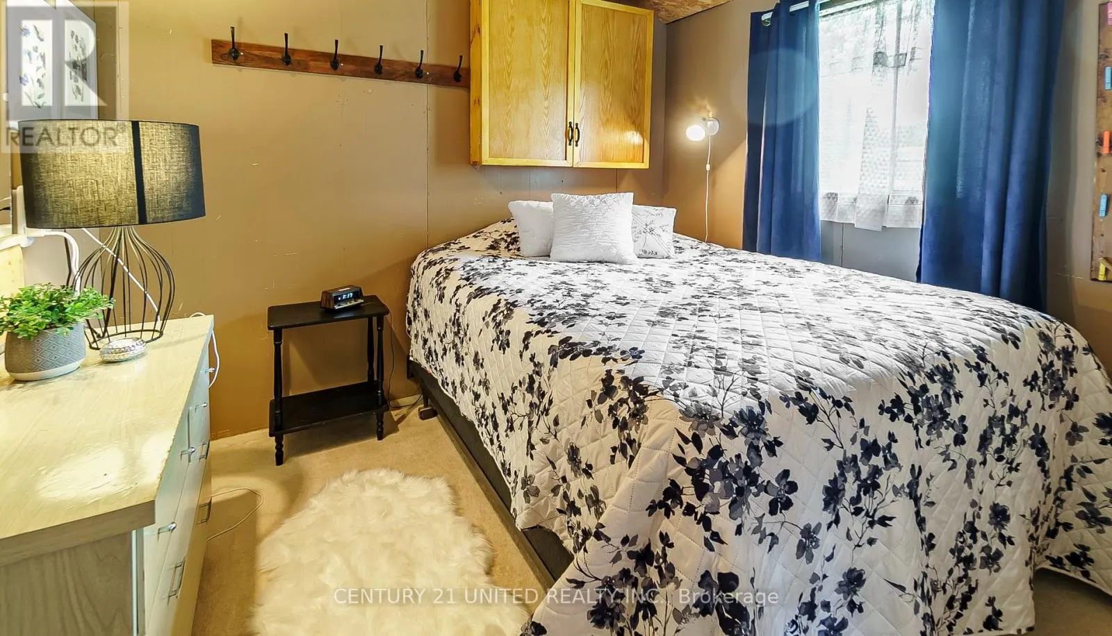 37 LAKESHORE ROAD