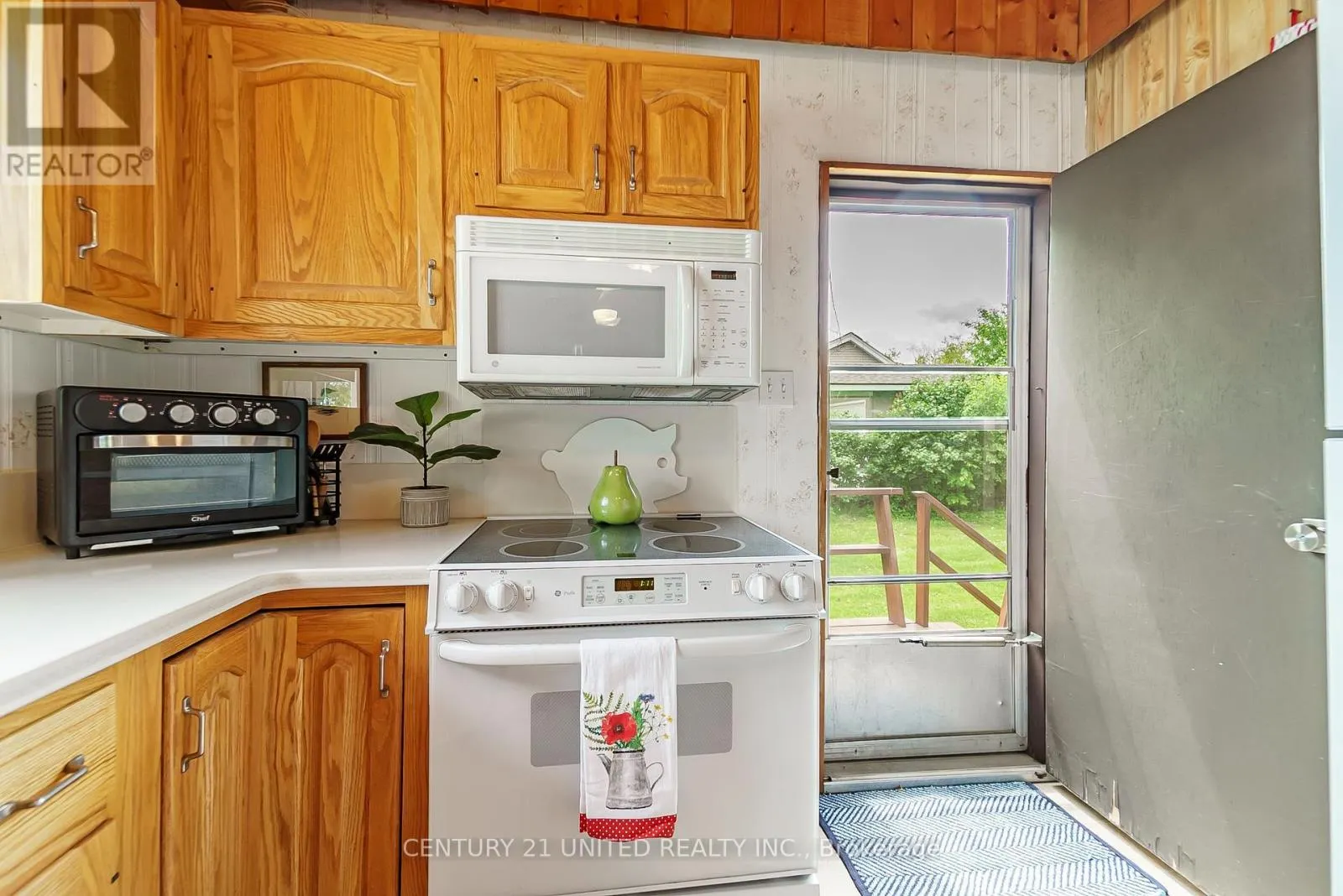 37 LAKESHORE ROAD