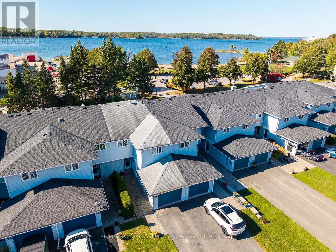 18 GEORGIAN BAY AVENUE