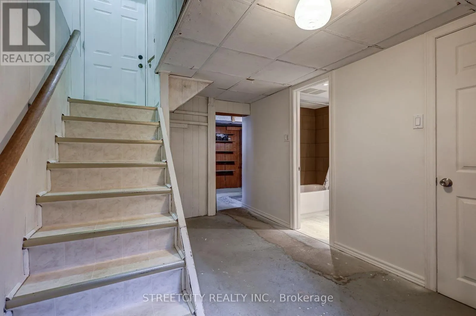71 CONNAUGHT AVENUE