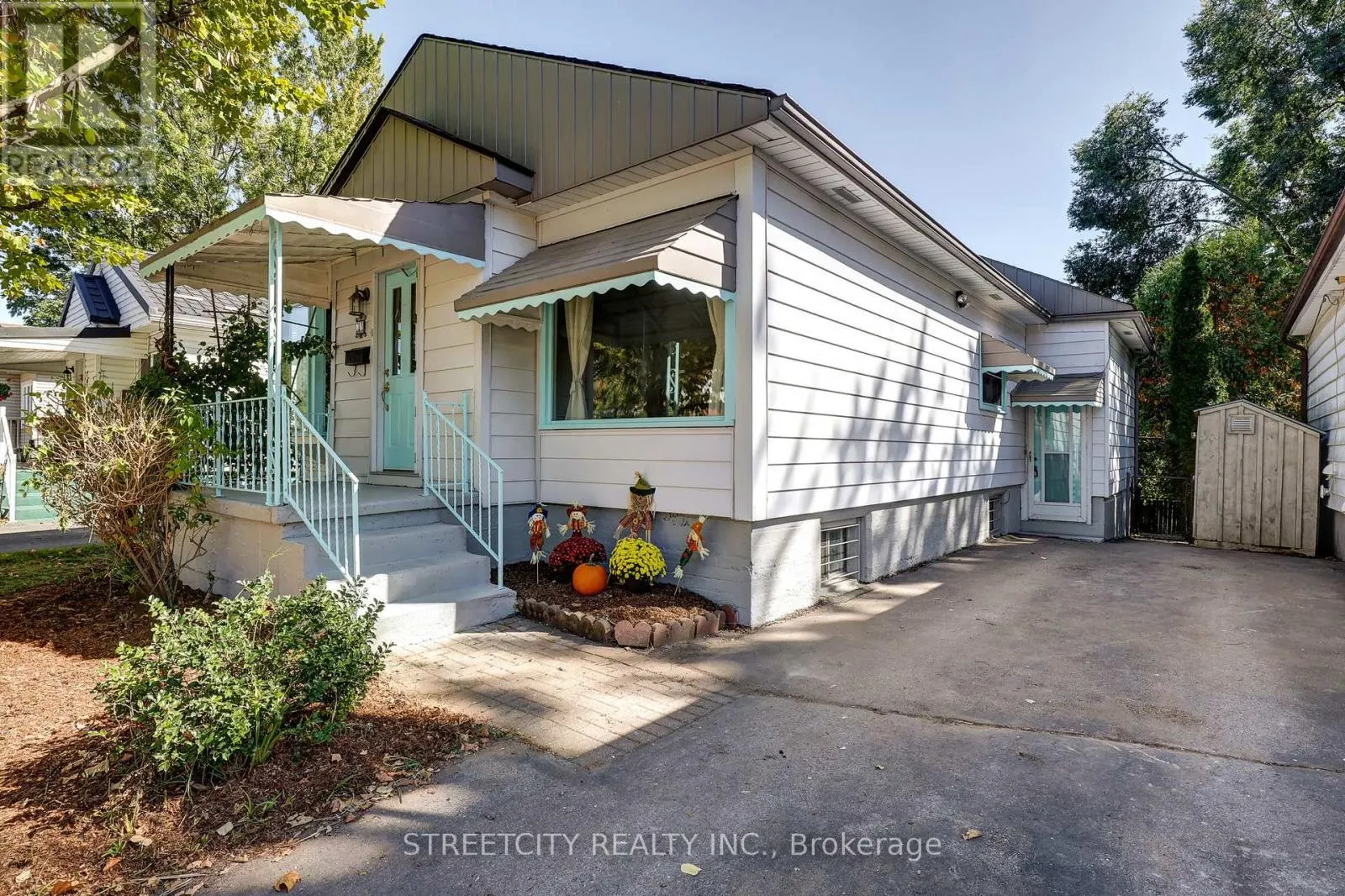71 CONNAUGHT AVENUE