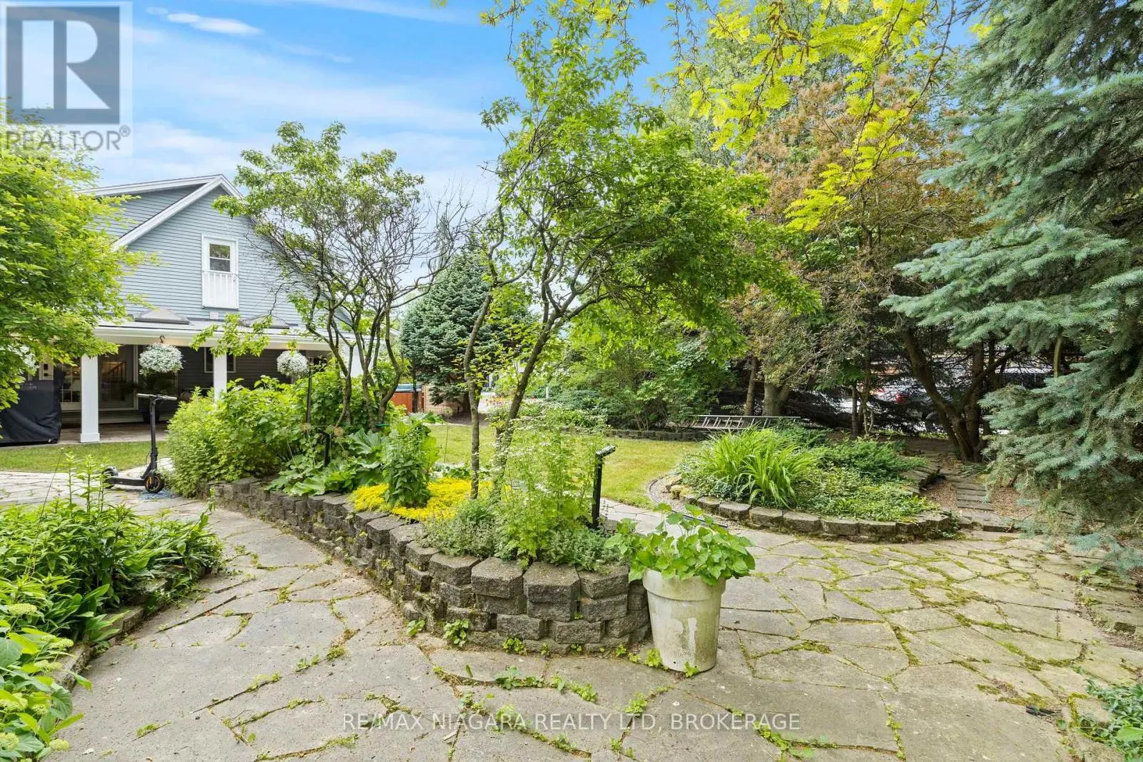 202 ANNE STREET