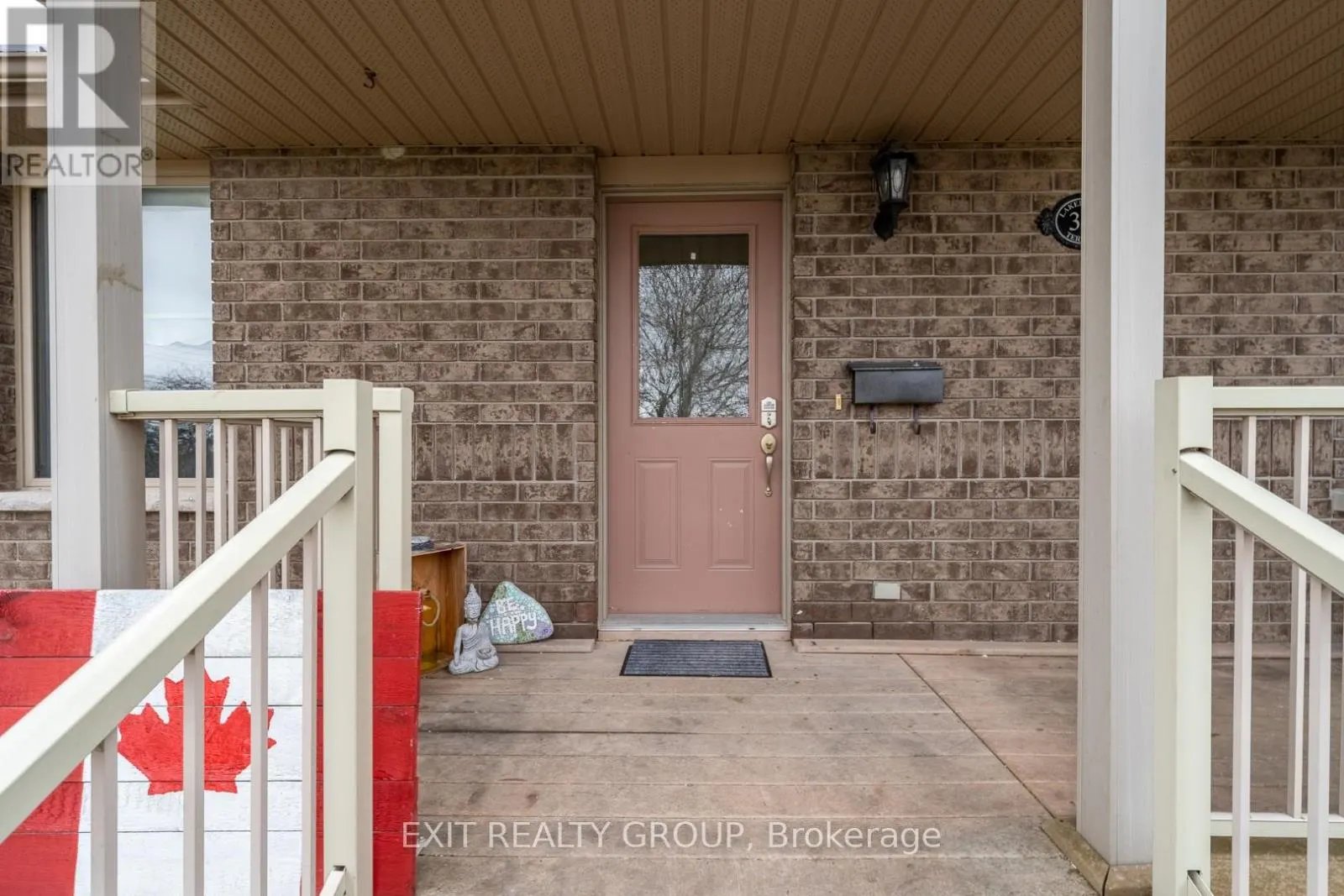 37 LAKEBREEZE COURT