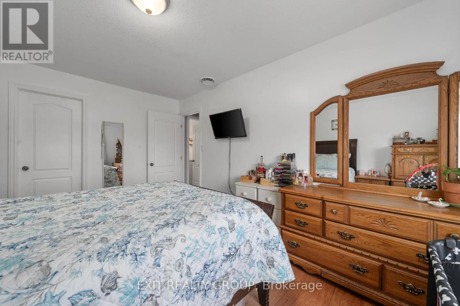 37 LAKEBREEZE COURT