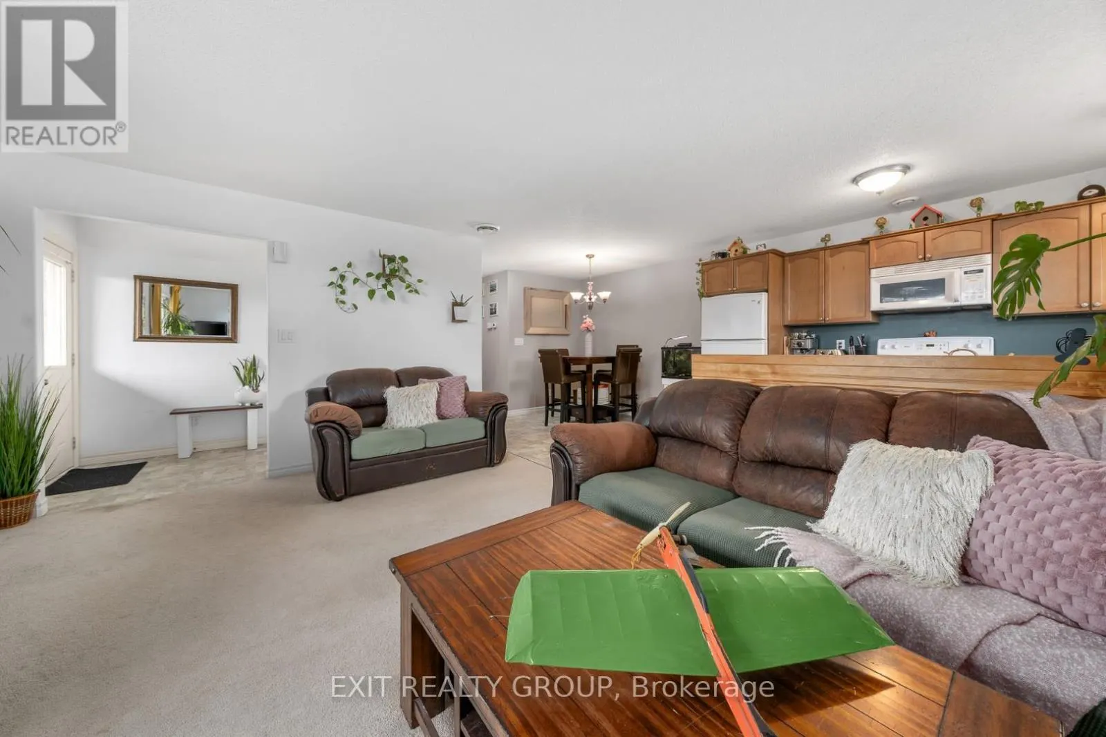 37 LAKEBREEZE COURT