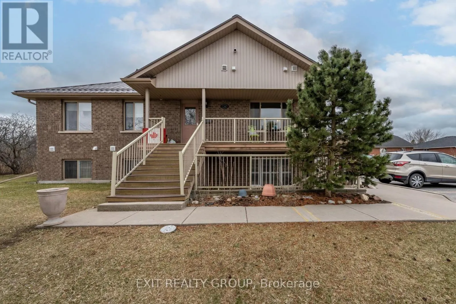 37 LAKEBREEZE COURT