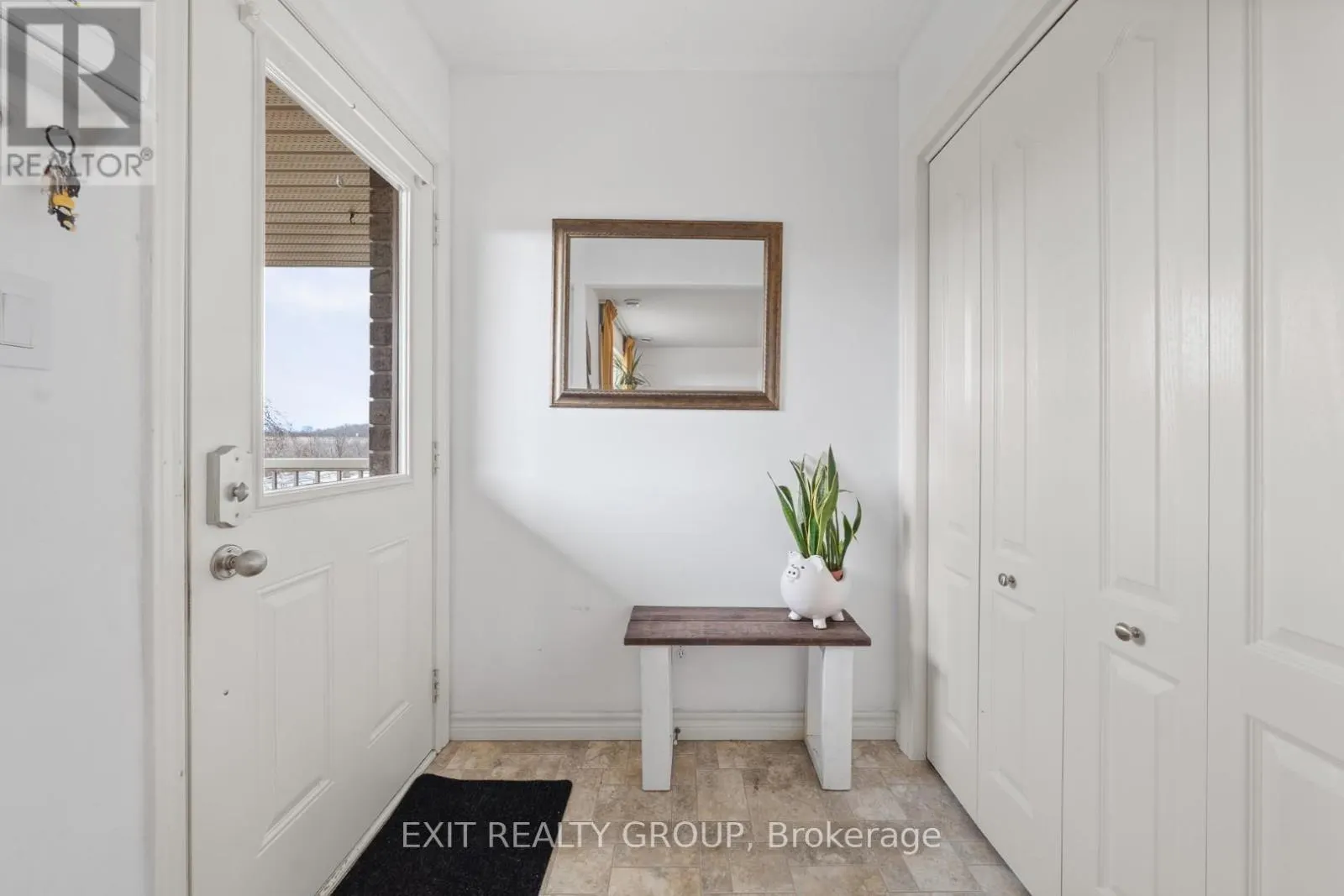 37 LAKEBREEZE COURT